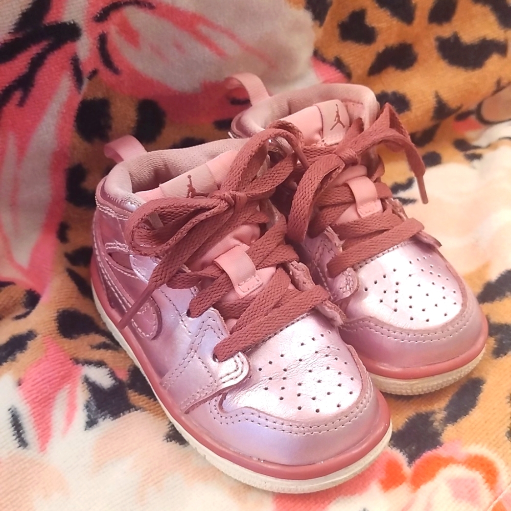 NIKE SNEAKERS